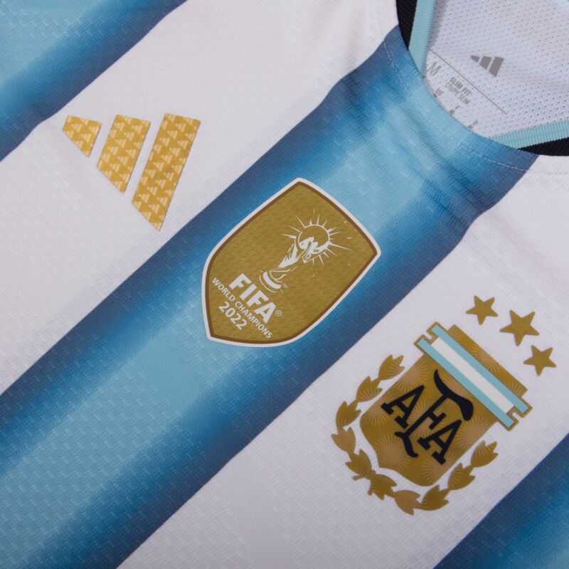 CAMISETA ARGENTINA Home 26/27 - CON PARCHE DE CAMPEÓN DE LA COPA DEL MUNDO - VERSIÓN JUGADOR