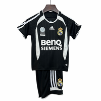 Camiseta y Pantalones Cortos Niños Real Madrid Away Retro 06/07