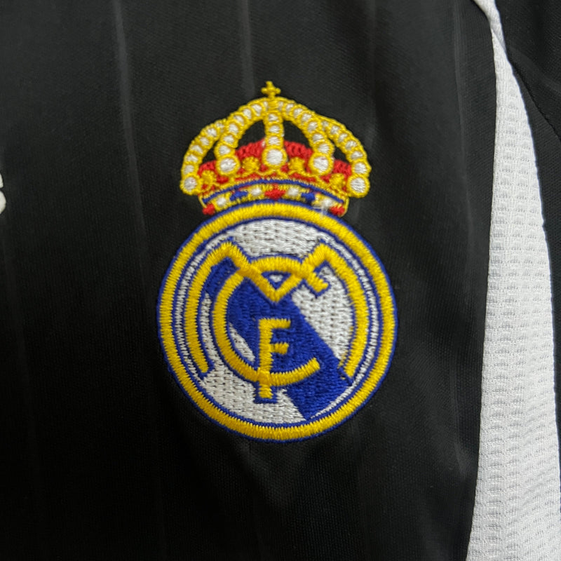 Camiseta y Pantalones Cortos Niños Real Madrid Away Retro 06/07