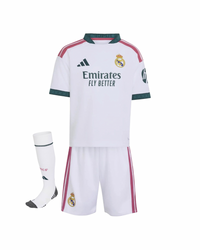 Camiseta y Pantalones Cortos Niños Real Madrid Home 26/27 - Con Medias