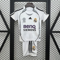 Camiseta y Pantalones Cortos Niños Real Madrid Home Retro 06/07