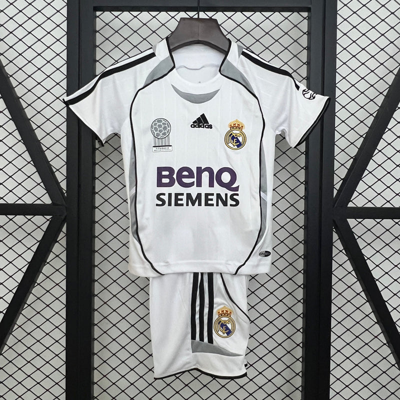 Camiseta y Pantalones Cortos Niños Real Madrid Home Retro 06/07