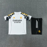Camiseta y Pantalón corto Entrenamiento Real Madrid Marvel 25/26